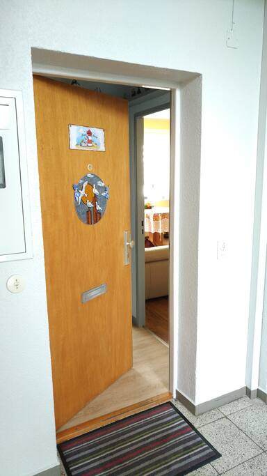 Blick in die Wohnung vom Treppenhaus