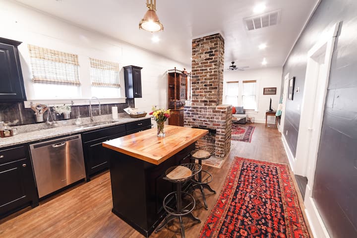 Uptown's 9 South House East