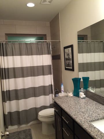 2/1.5 a mile from Downtown! gallery image 3