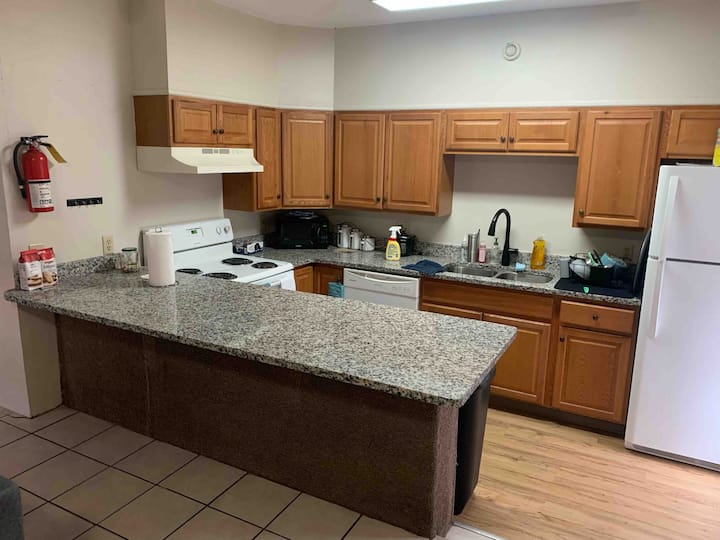 Spacious 5 bedroom, 2 bath in Center City! Unit B Apartments for Rent