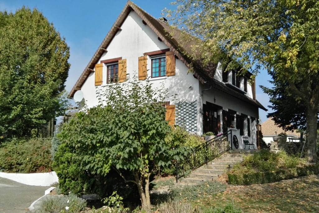 Allée menant vers la maison.