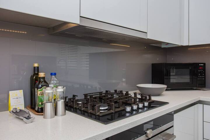 Homely Modern Apartment in South Kensington gallery image 3