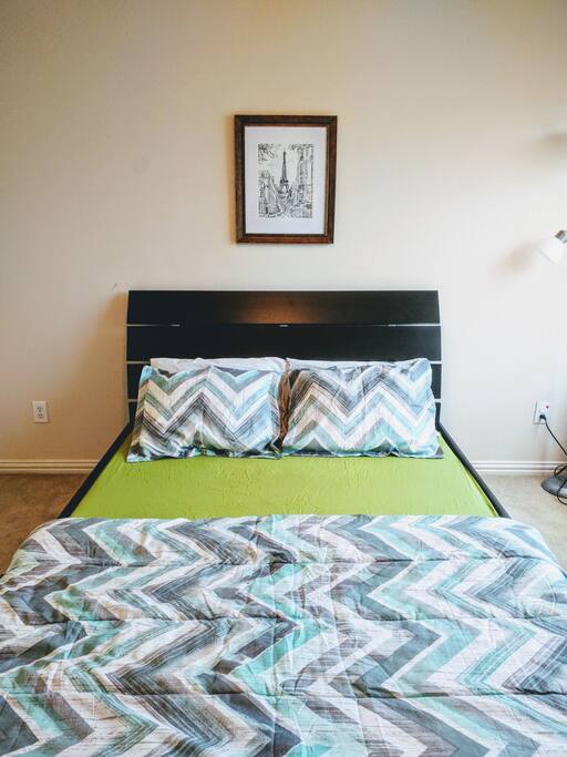 Clean and comfortable Queen bed