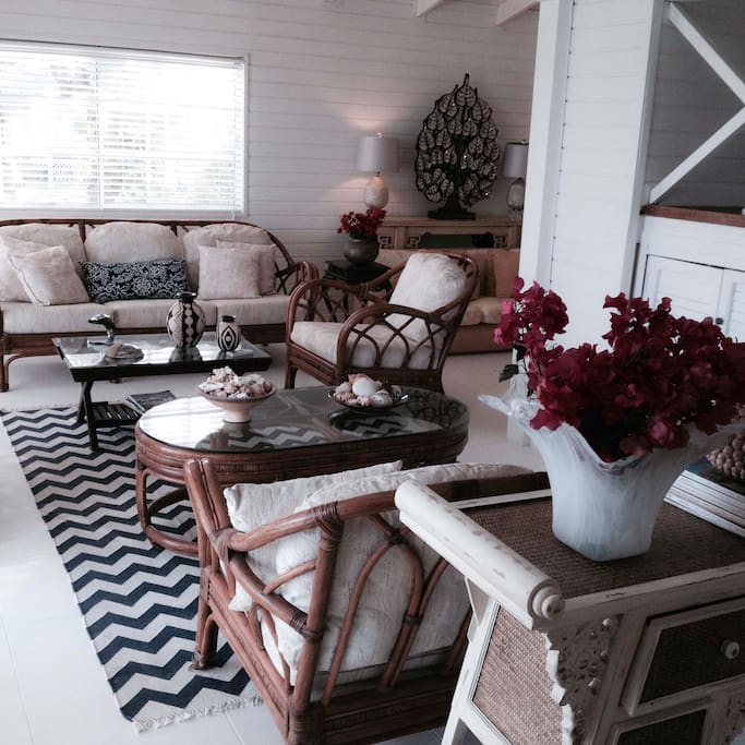 Living Room/ Sala Principal