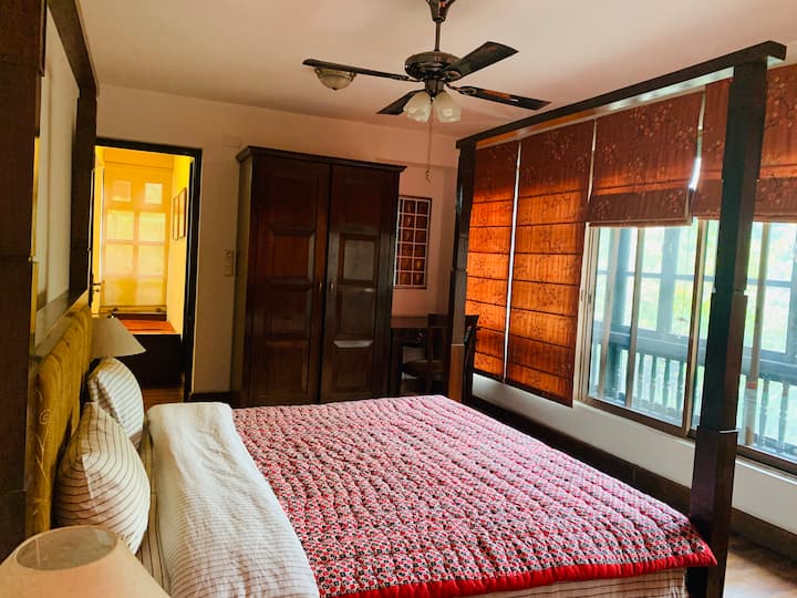 加大双人床卧室