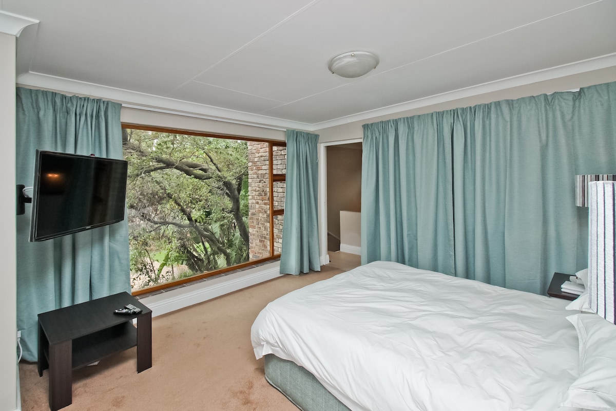 樓上臥室-還有套房