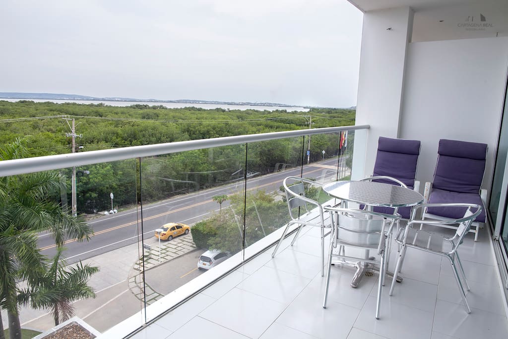 balcon con vista a la ciénaga y a la ciudad