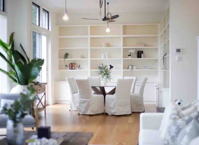 Sydney Northern Beaches Waterfront holiday house gallery image 3