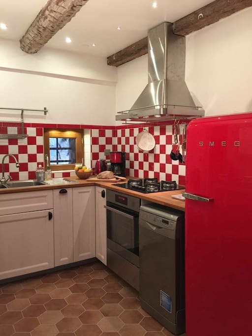 Fully equipped kitchen with all appliances.