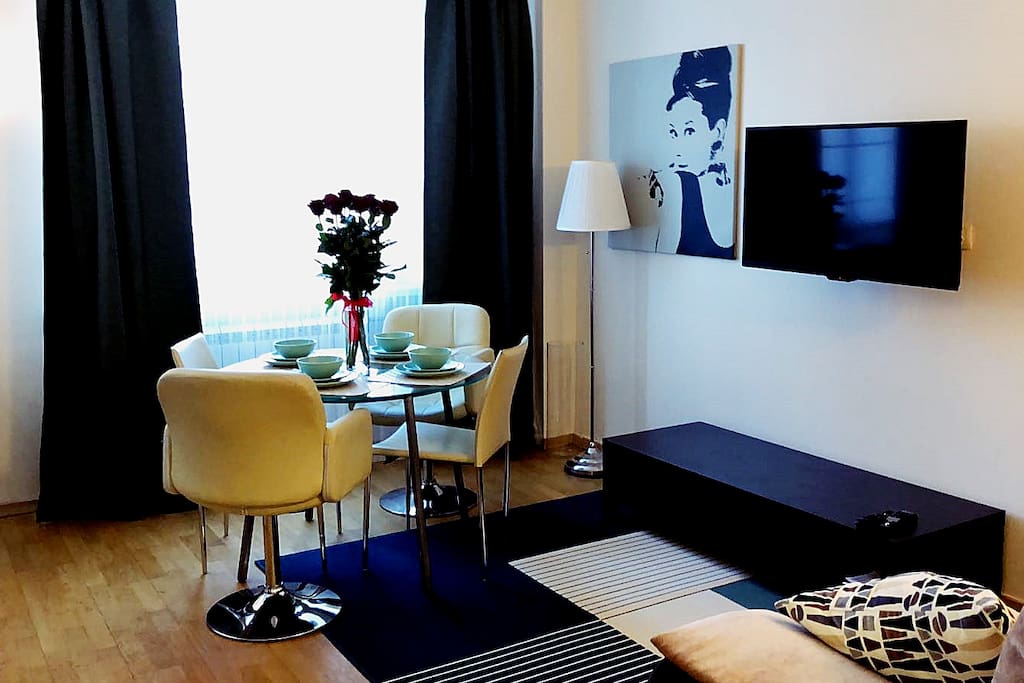 Living room with TV 300+ channels including international / Уютная гостиная, 300+ каналов ТВ, включая иностранные