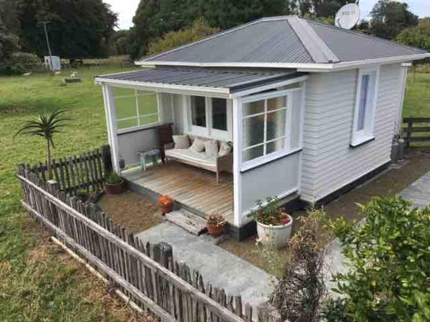 Relaxing Rural Riverside Retreat 2