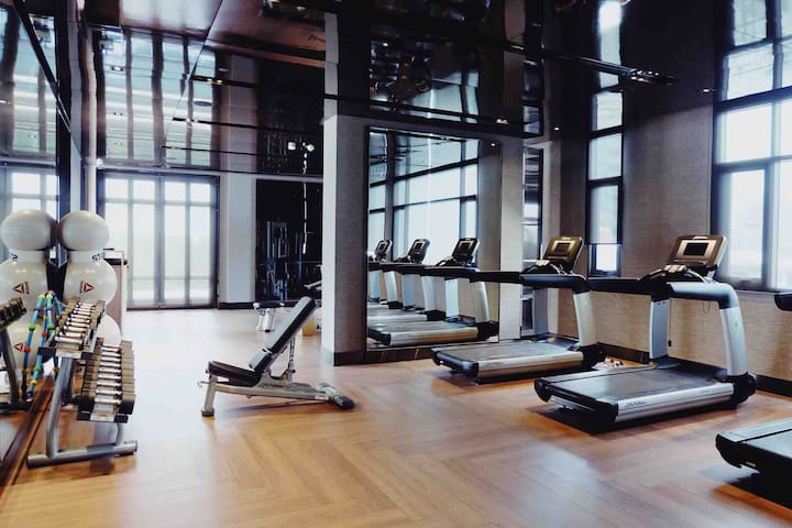 Exquisite Value: luxury 2BD/2BA in city center BTS gallery image 3