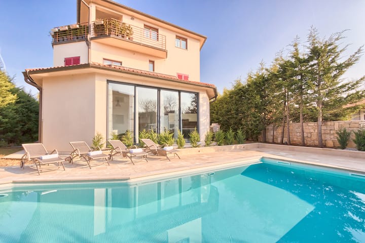 Villa YoYo**** with the swimming pool