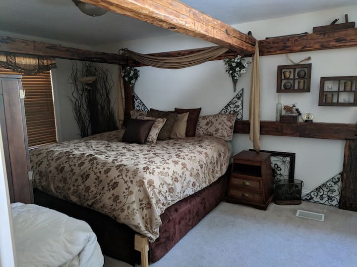 Wellington Arbor 19th Century Getaway Bed and breakfasts for Rent in