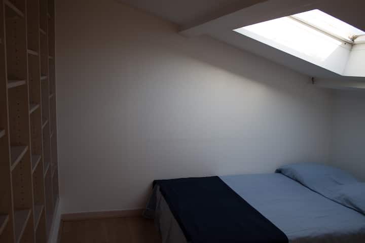 Chumba cha maktaba cha Mezzanine