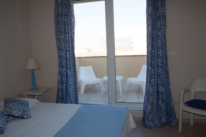 Chumba cha kulala1 kinachoangalia mtaro mkubwa