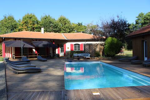 20-person villa with  pool close to the beaches