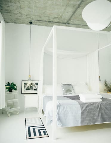 #寒舍Room1#福田CBD下沙地铁，可长租，极简,无敌景观房,独享大浴缸,私人房间,拍摄请另咨询