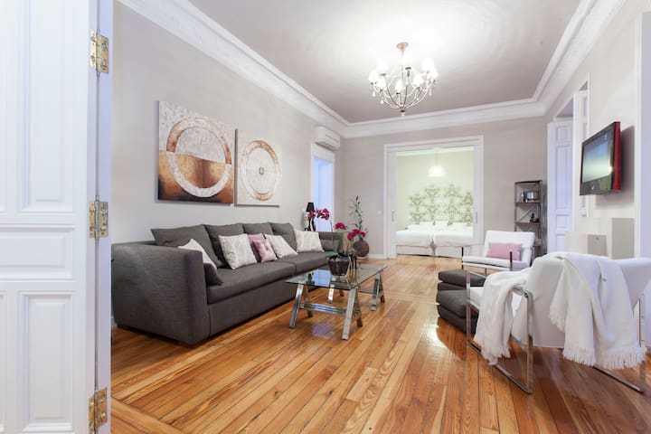 Casa de la Luna – 5 dormitorios en el Centro gallery image 2