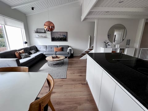 Luxury home close to city, Sky Lagoon and nature.