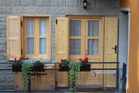 Central studio apartment overlooking the Dolomites