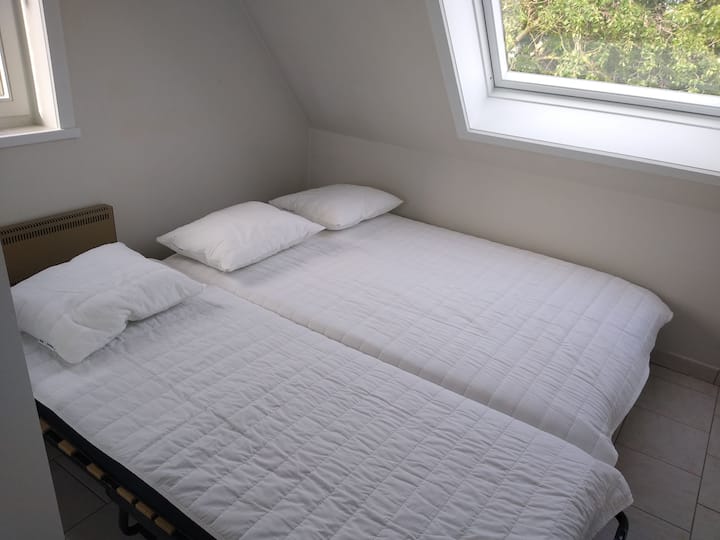 3e chambre avec canapé (1,30-1,90) pour 1 enfant et lit pliant (0,8-2,00) pour le 2e enfant