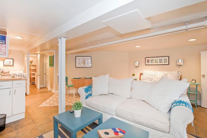 Fun Mt. Pleasant Studio near Zoo!