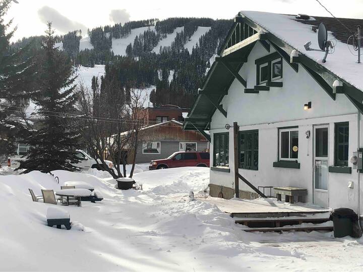 Heritage Haven in Beautiful Crowsnest Pass Houses for Rent in