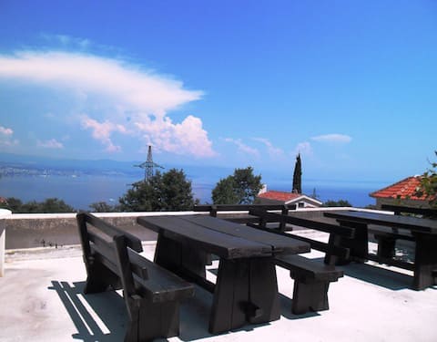 Top Airbnb: New sea-view apartment near Opatija in Oprić