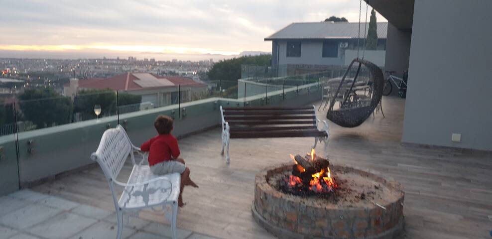 4 Bedroom House with stunning views over False Bay gallery image 4