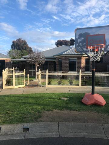 Pet friendly family home! gallery image 2