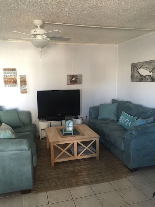 Plenty of seating and large flatscreen with Netflix and HBO