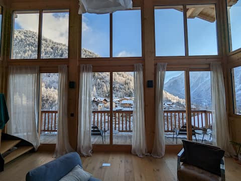 Modern chalet & panoramic mountain views
