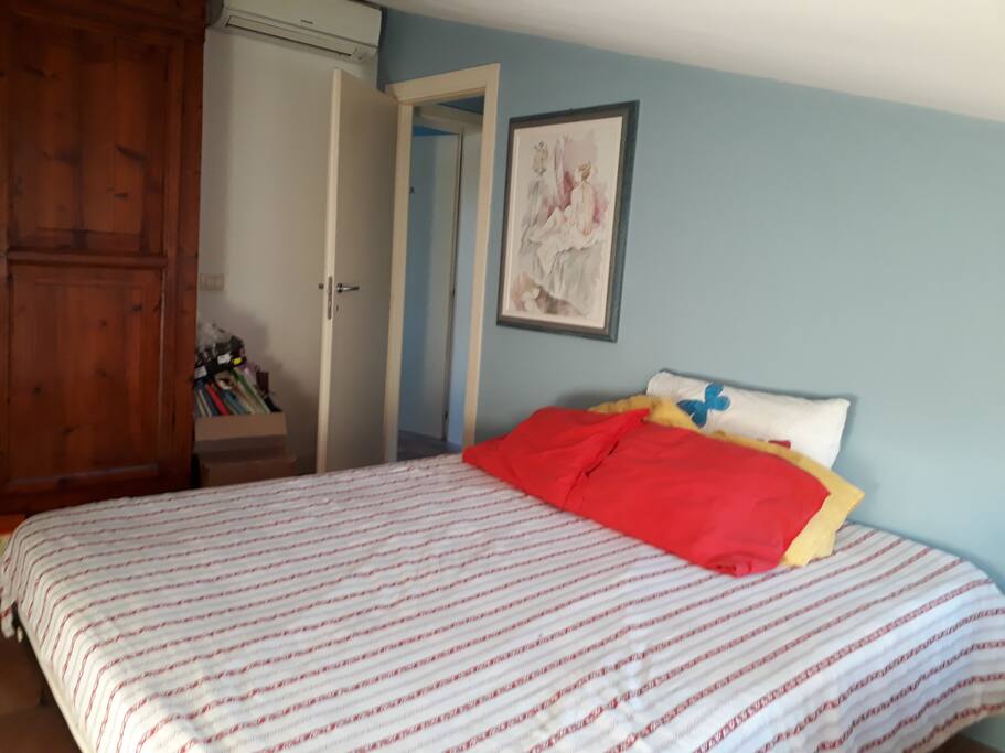 camera con letto matrimoniale