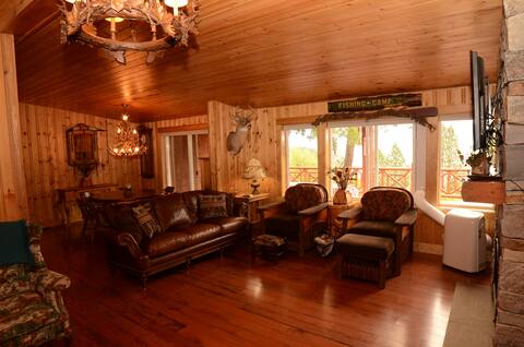 Montana charmer with lake access, hot tub, firepit