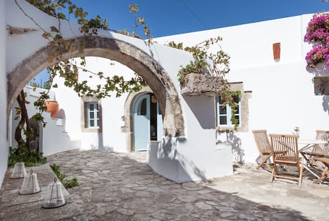 Magical centuries-old house sleep10