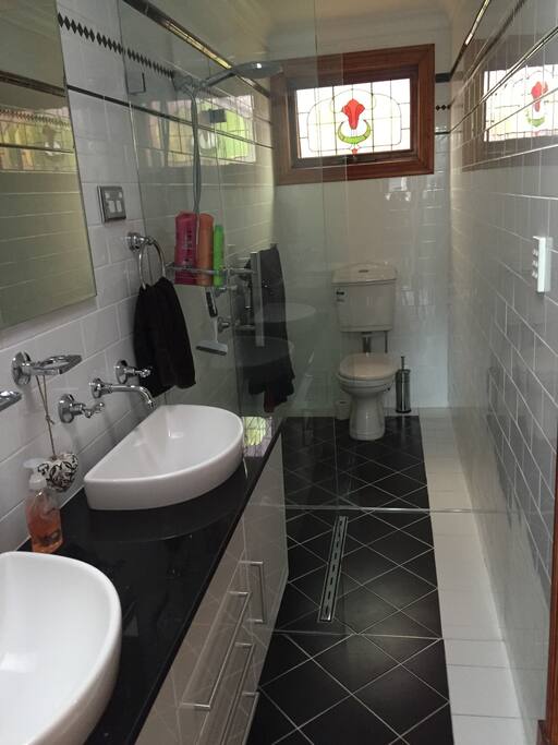 Double vanity in ensuite