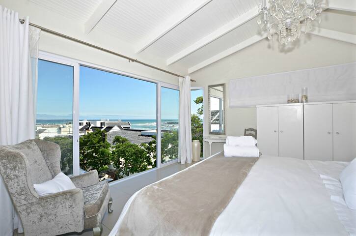 Blouberg Luxury Beach House Steps from the Beach gallery image 4
