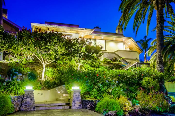 Country Club Villa by the Sea gallery image 2