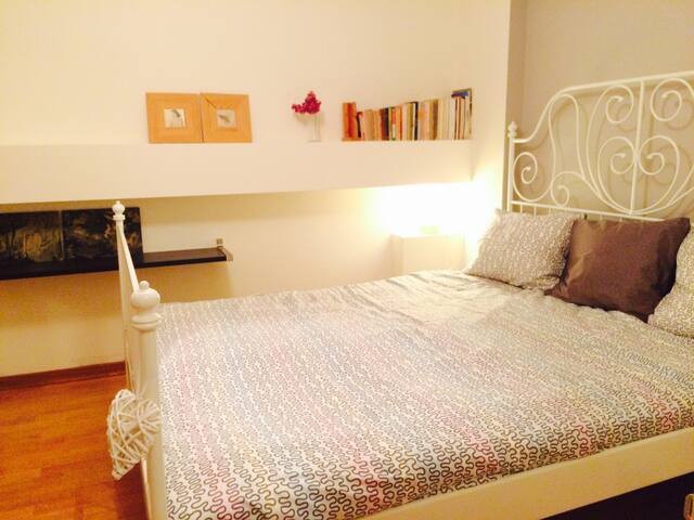 Cozy 1BD little house with parking