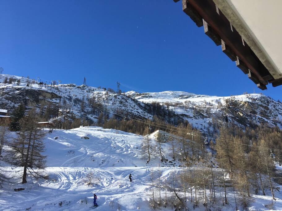 La piste devant la résidence