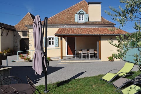 Couéchot Cottage in the countryside