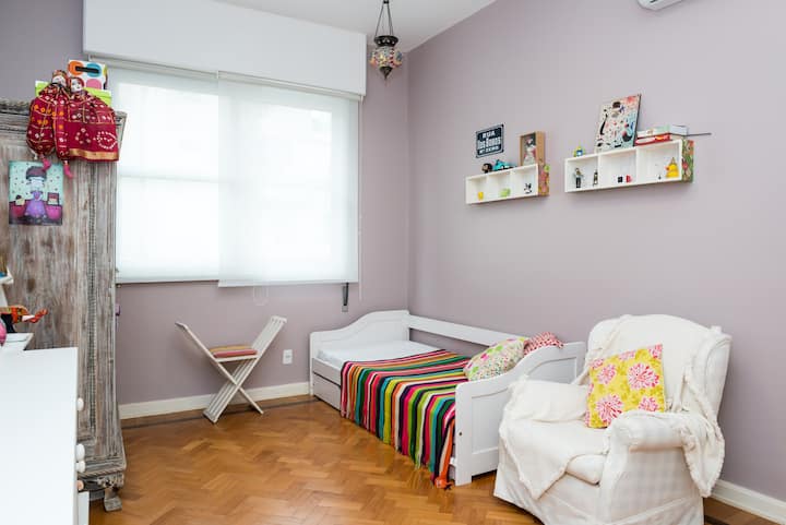 غرفة النوم الثانية (سريران مفردان)