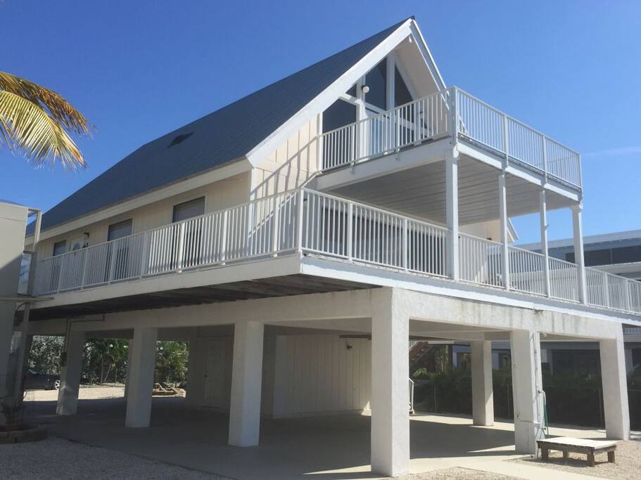 PORCH & SUNDECK