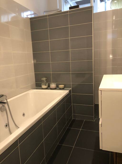 Bathroom & Shower