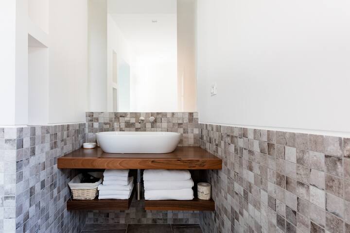 Casa Marisetta—Contemporary Apartment in Historic Building gallery image 3