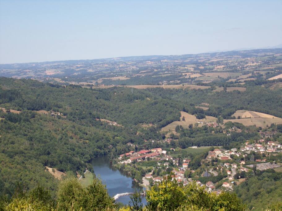 La chambre du bout du monde surplombe la vallée du Lot
