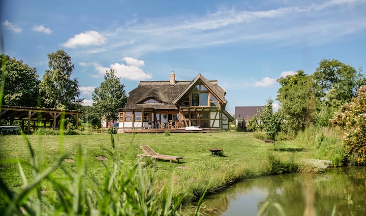 Fachwerkhaus am Bodden mit großen Garten, Teich Häuser zur Miete in
