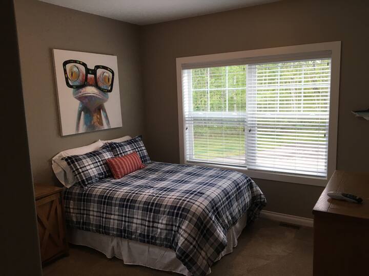 Тука може да се постави спална соба 3 со полн кревет или два двокреветни кревета