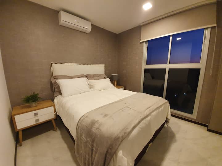 Bedroom with Queen bed / Cuarto (Pieza con cama Queen)